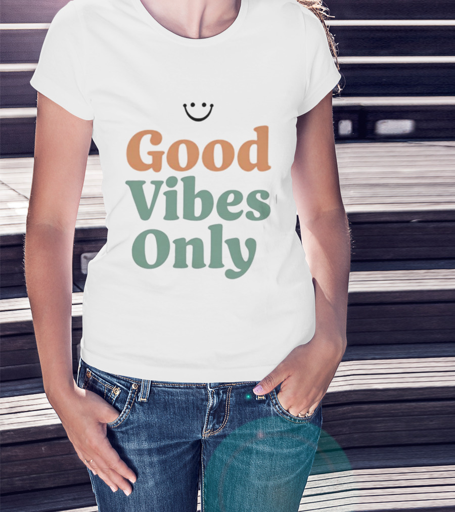 Good Vibes Only Retro Smile Iconic Phrase 70s Style T-Shirt