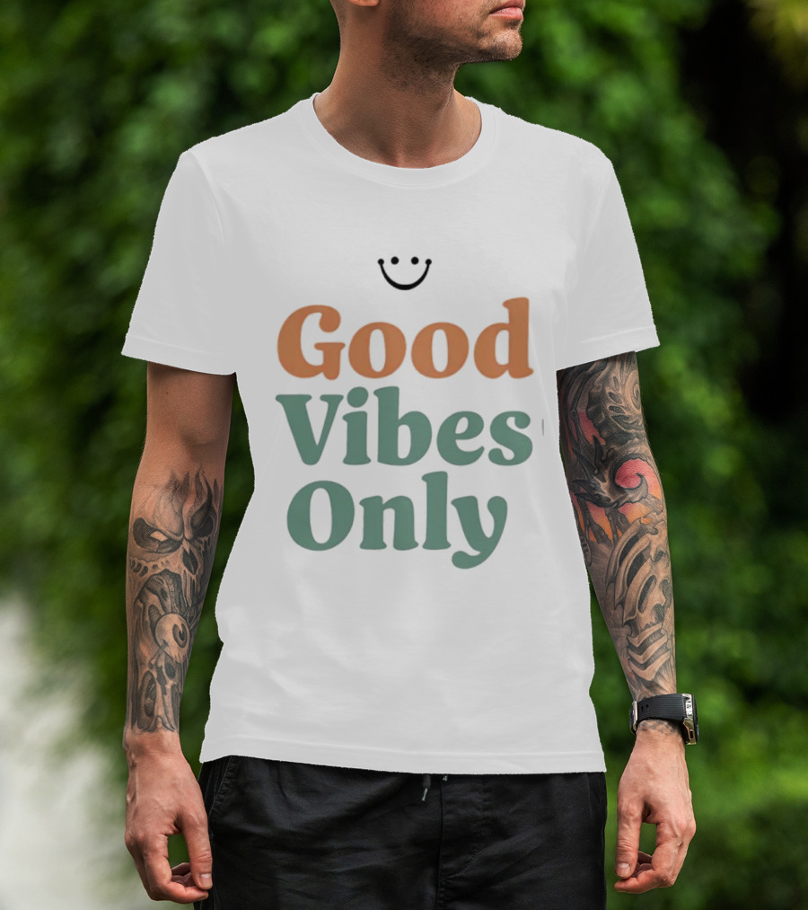 Good Vibes Only Retro Smile Iconic Phrase 70s Style T-Shirt