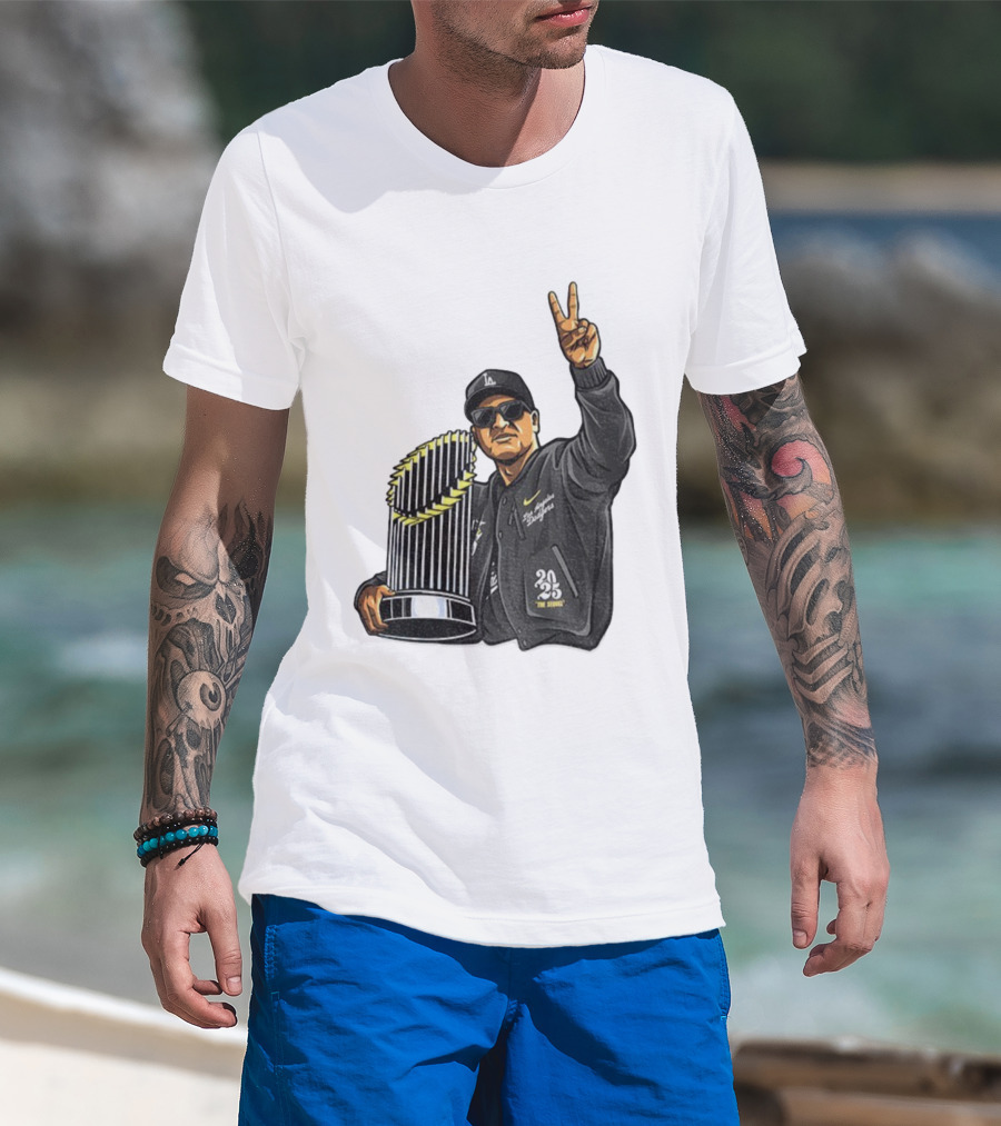 Dave Roberts Los Angeles Dodgers World Series Trophy 2025 Victory Sign T-Shirt