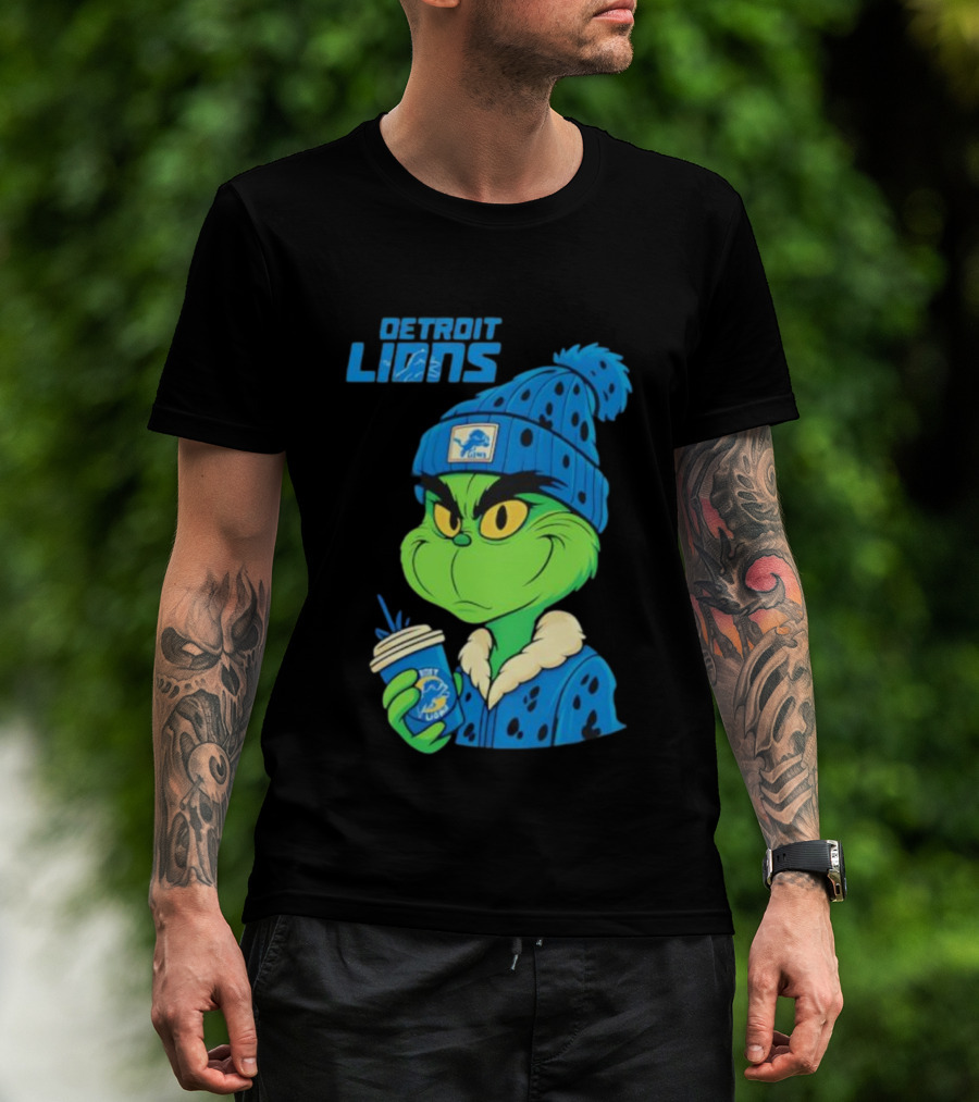 Detroit Lions Grinch Christmas Hat Coffee Cup T-Shirt
