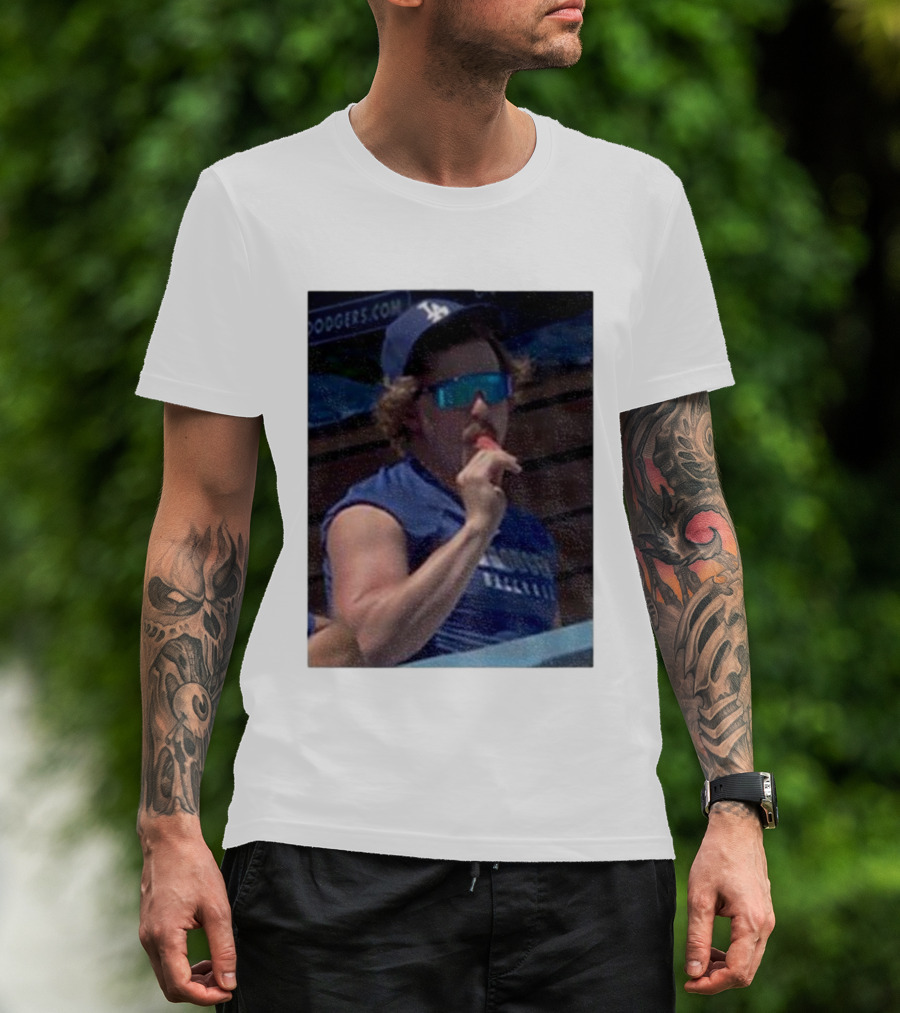 Dodgers Kike Hernandez Eating Popsicle Photo With LA Cap T-Shirt