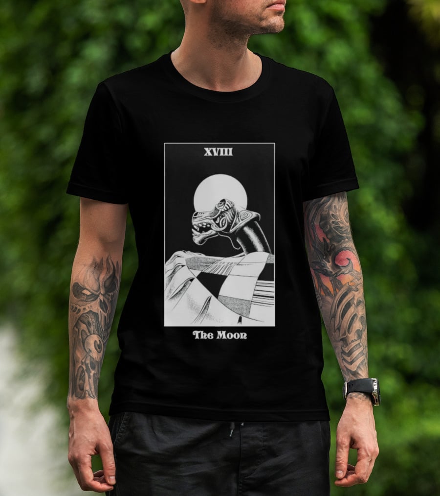 Summerisle Arcana The Moon XVIII Ancient Dragon And Full Moon Tarot Card T-Shirt