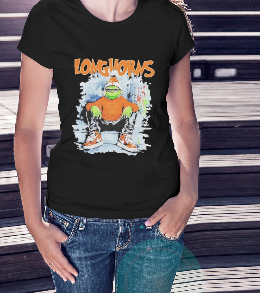 Texas Longhorns Christmas 2025 Grinch Sitting On Steps T-Shirt