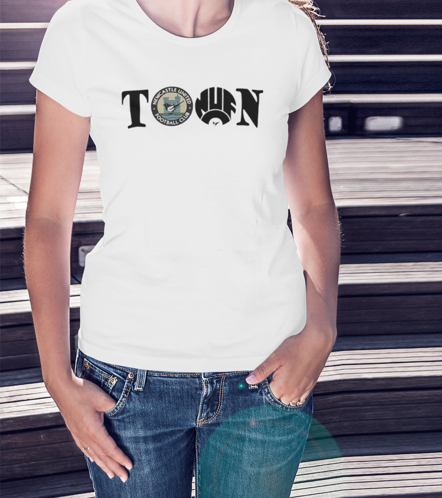 Toon Newcastle United Football Club Emblem Magpie Badge T-Shirt