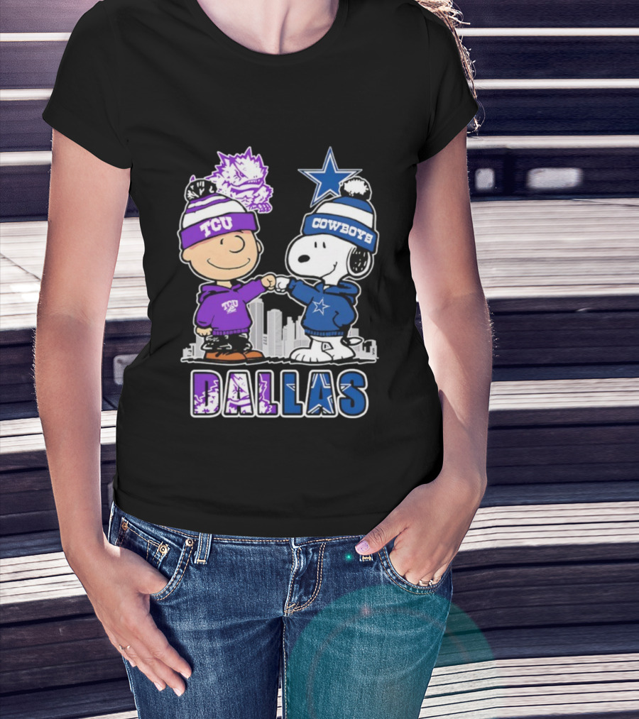 Charlie Brown Snoopy TCU Horned Frogs Dallas Cowboys Fist Bump Skyline T-Shirt
