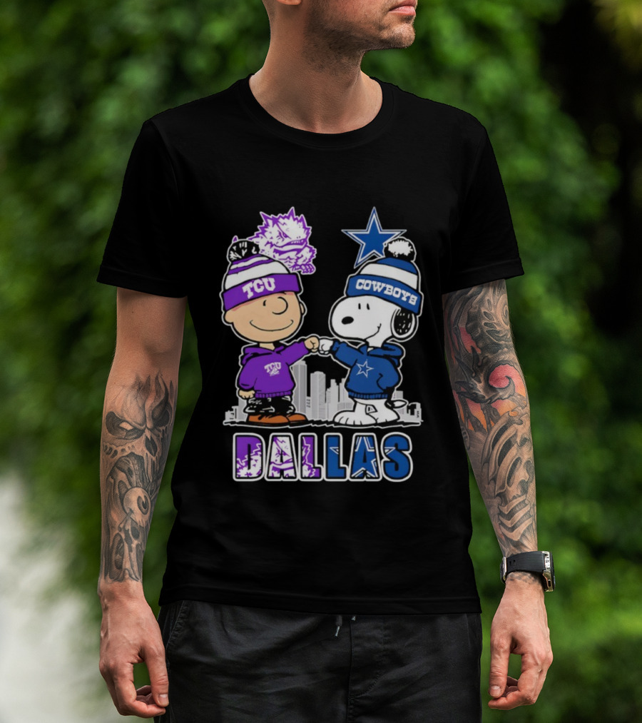 Charlie Brown Snoopy TCU Horned Frogs Dallas Cowboys Fist Bump Skyline T-Shirt