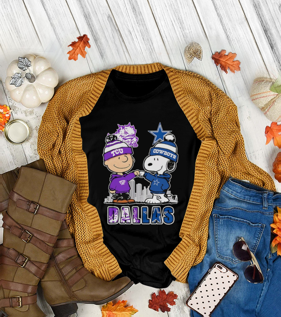 Charlie Brown Snoopy TCU Horned Frogs Dallas Cowboys Fist Bump Skyline T-Shirt