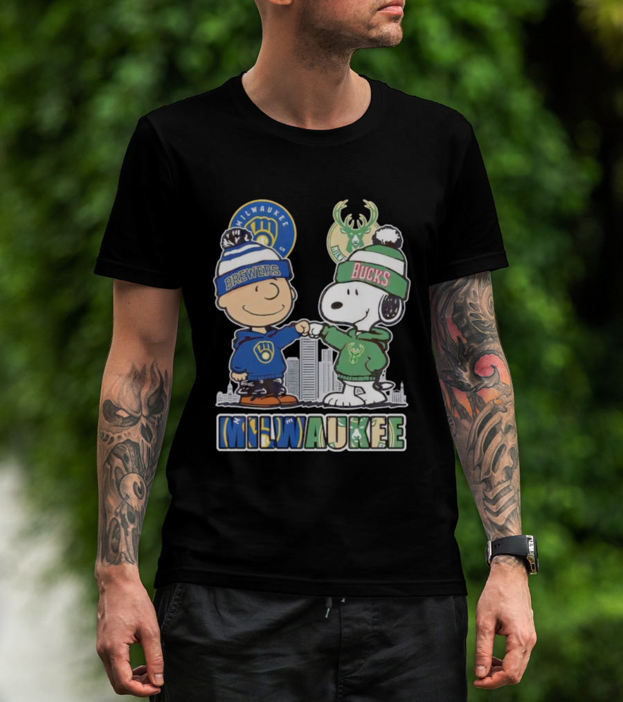 Charlie Brown Snoopy Milwaukee Brewers Bucks Fist Bump T-Shirt