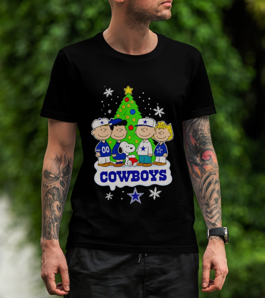 Peanuts Christmas With Dallas Cowboys NFL Team Snoopy And Friends T-Shirt