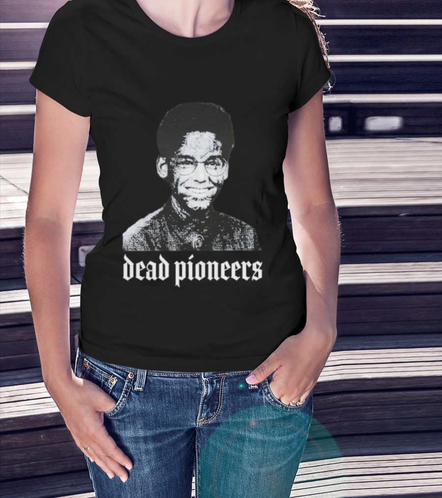 Dead Pioneers Retro-Style Old School Pioneers Face T-Shirt