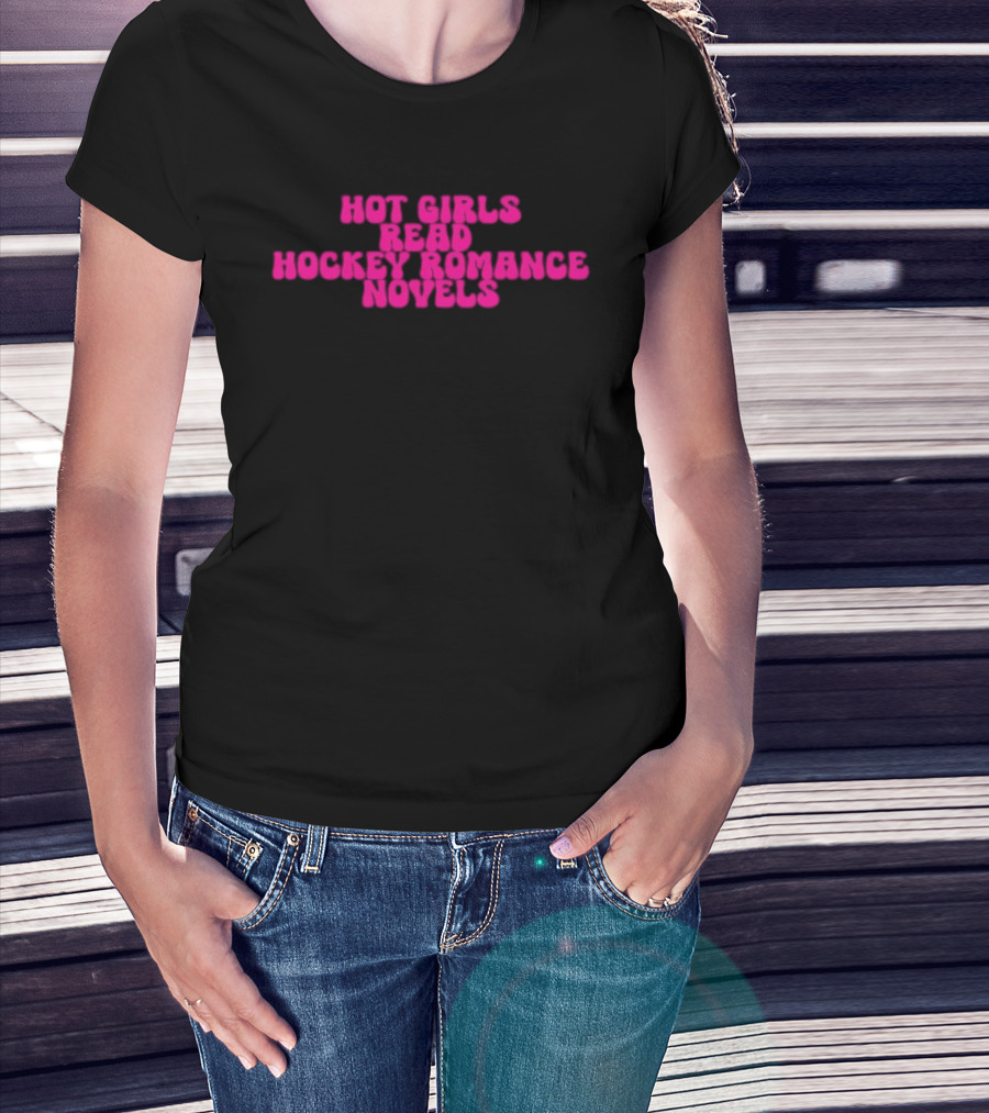 Hot Girls Read Hockey Romance Novels T-Shirt