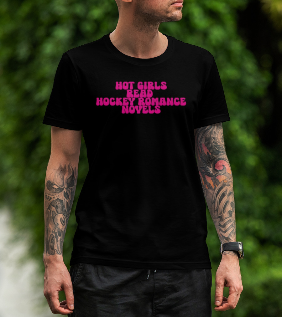 Hot Girls Read Hockey Romance Novels T-Shirt