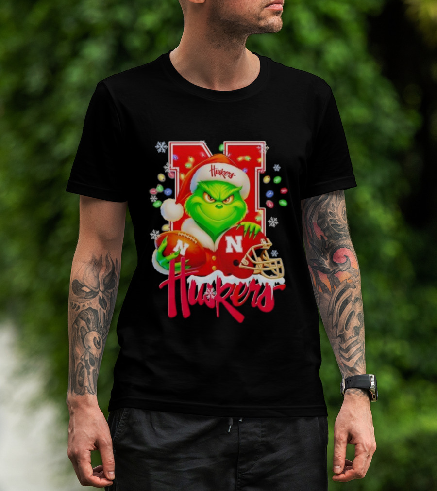 Grinch Santa With Nebraska Cornhuskers Helmet And Football Merry Christmas Huskers T-Shirt