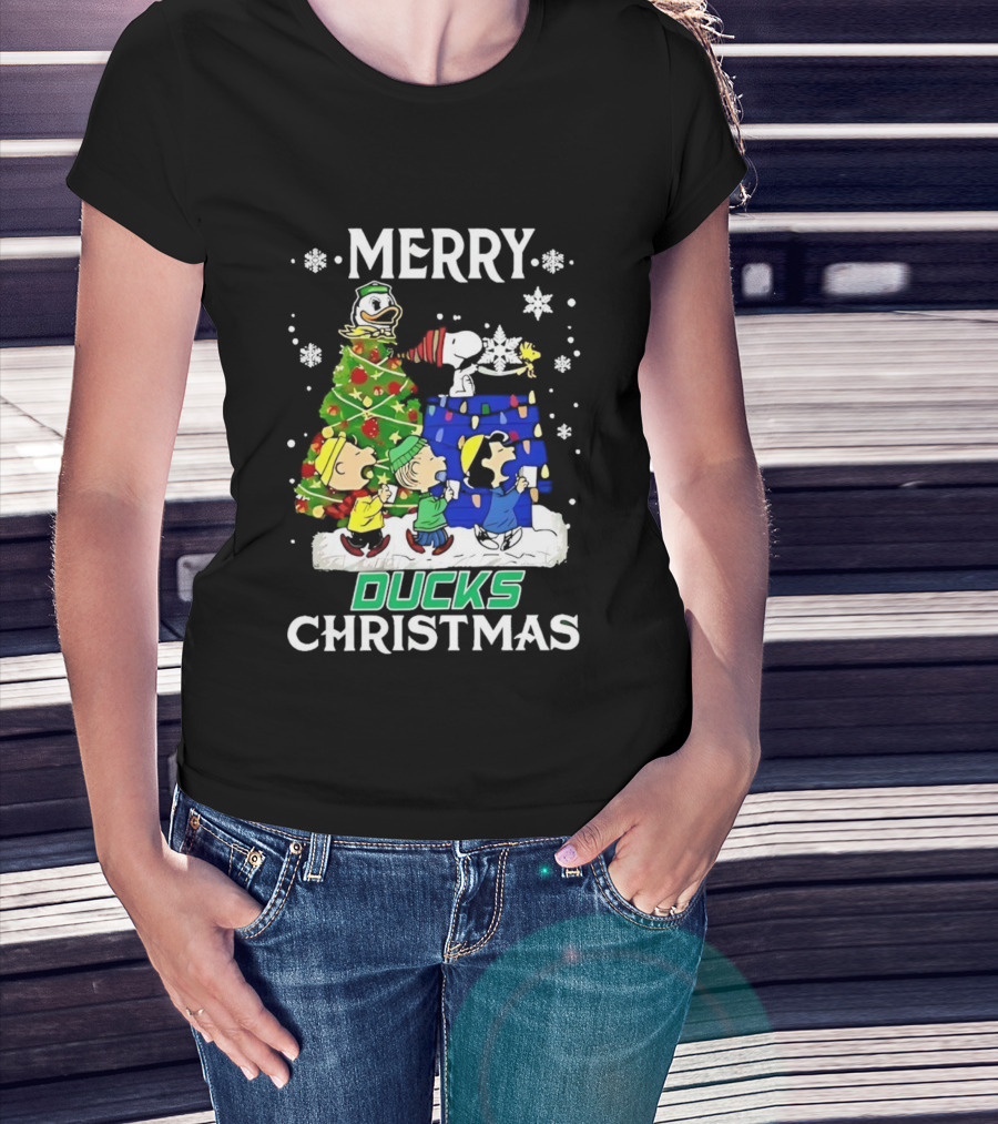 Merry Snoopy And Friends Oregon Ducks Christmas T-Shirt