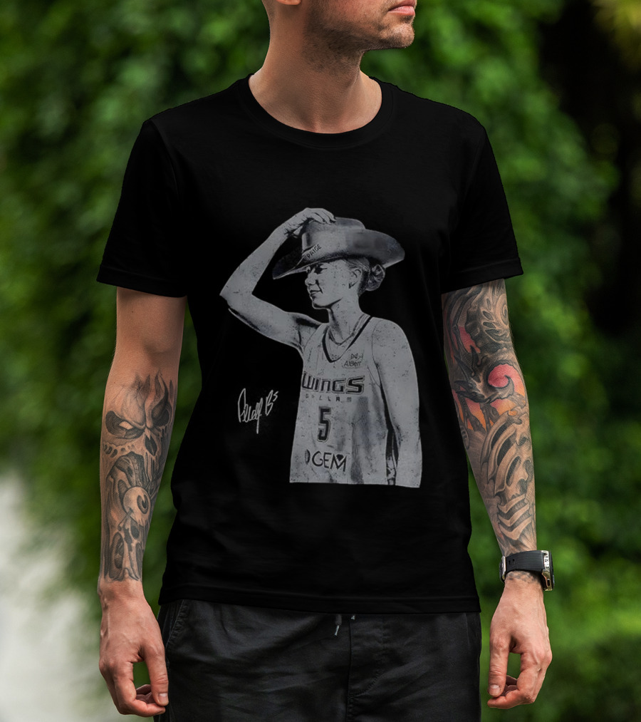 Paige Bueckers Dallas Wings Basketball Vintage Cowboy Hat Signature T-Shirt