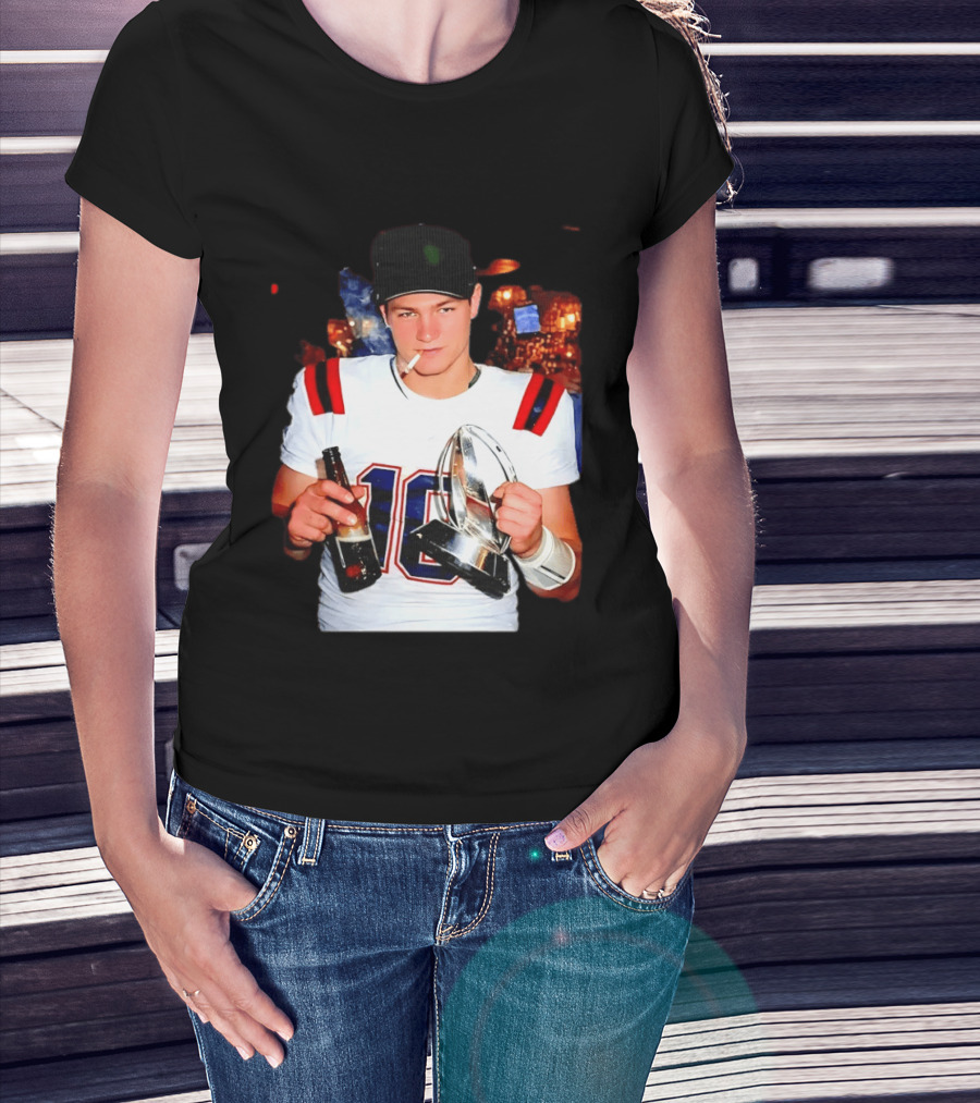 New England Patriots 16 Smoking Beer Trophy T-Shirt