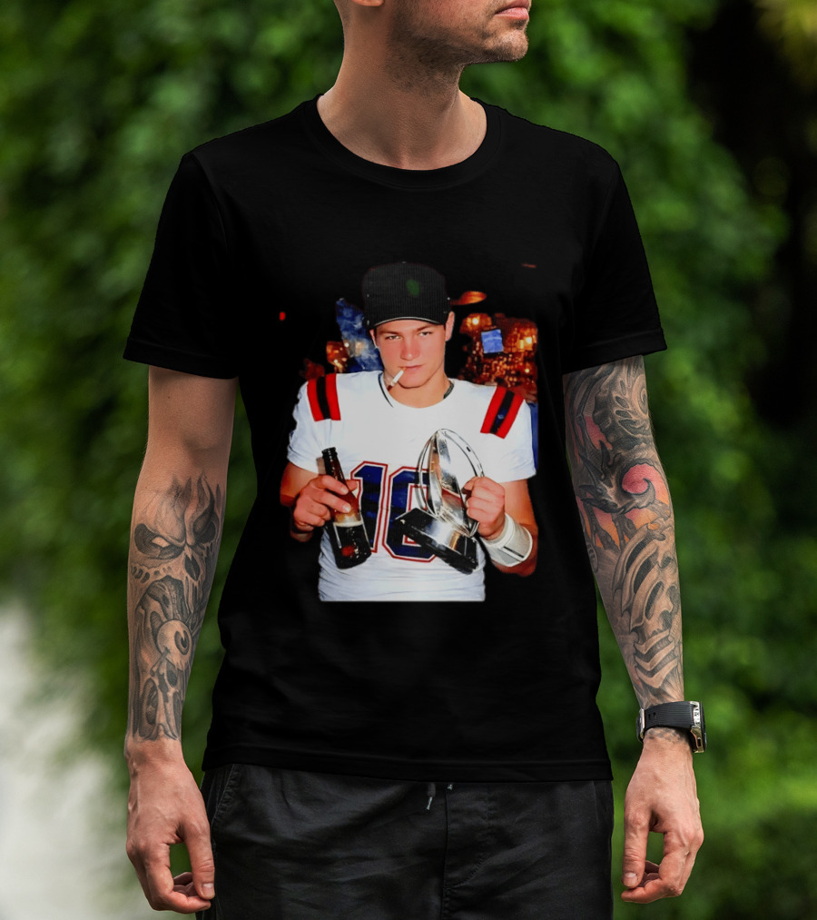 New England Patriots 16 Smoking Beer Trophy T-Shirt