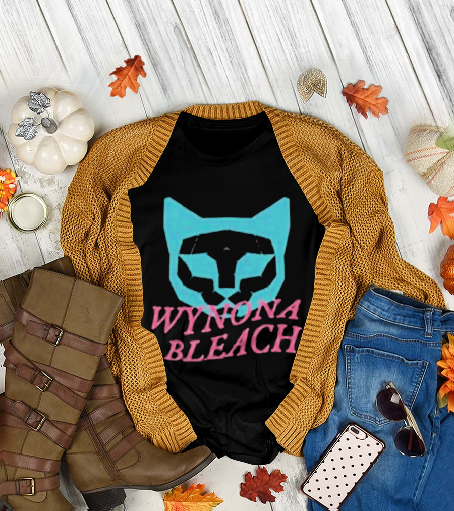 Wynona Bleach Blue Cat Face Pink T-Shirt