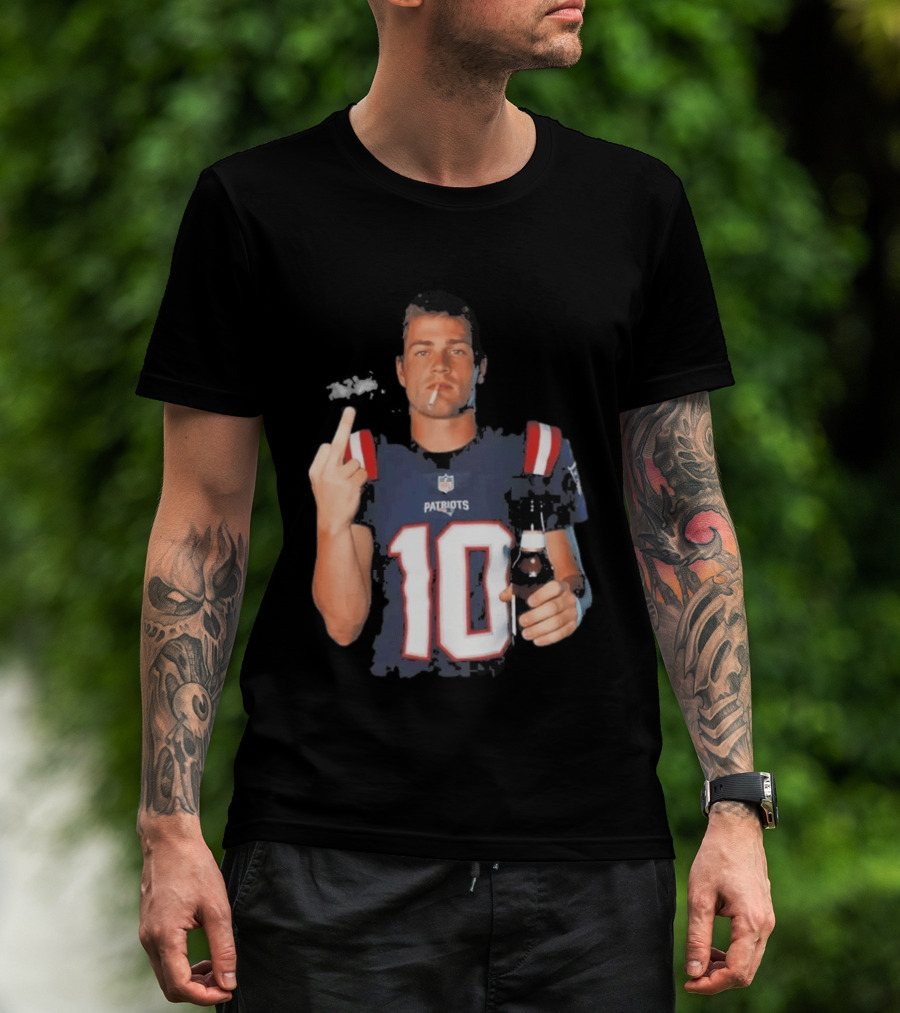 Patriots Number 10 Middle Finger Gesture Smoking Beer T-Shirt