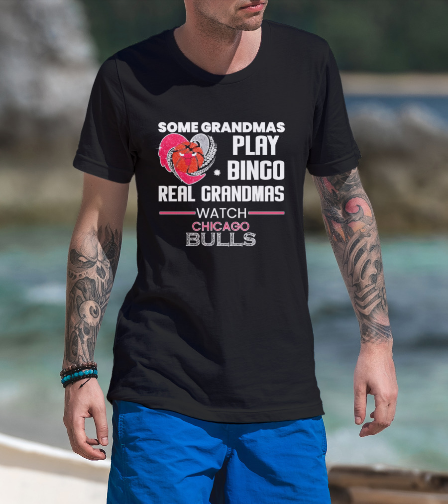 Some Grandmas Play Bingo Real Grandmas Chicago Bulls T-Shirt