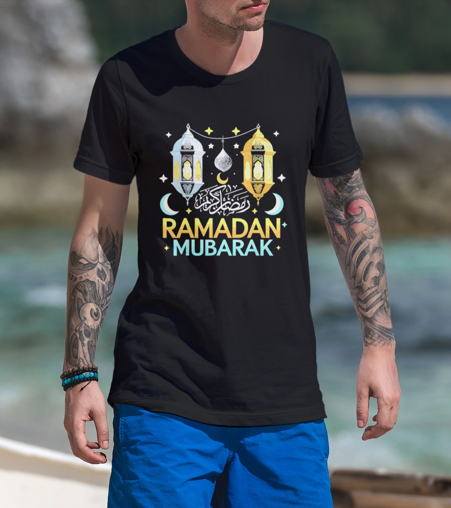 Ramadan Mubarak Arabic Script Lanterns And Crescent Moons T-Shirt