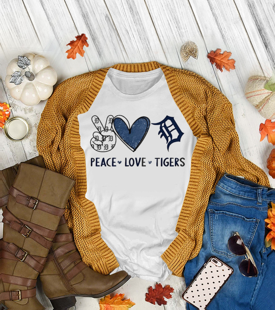 Peace Love Detroit Tigers Hand Sign Heart Shape Iconic Sports Team T-Shirt