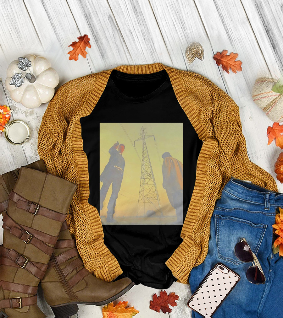 Brad Pitt Se7en Movie Scene with Gunpoint and Power Lines T-Shirt