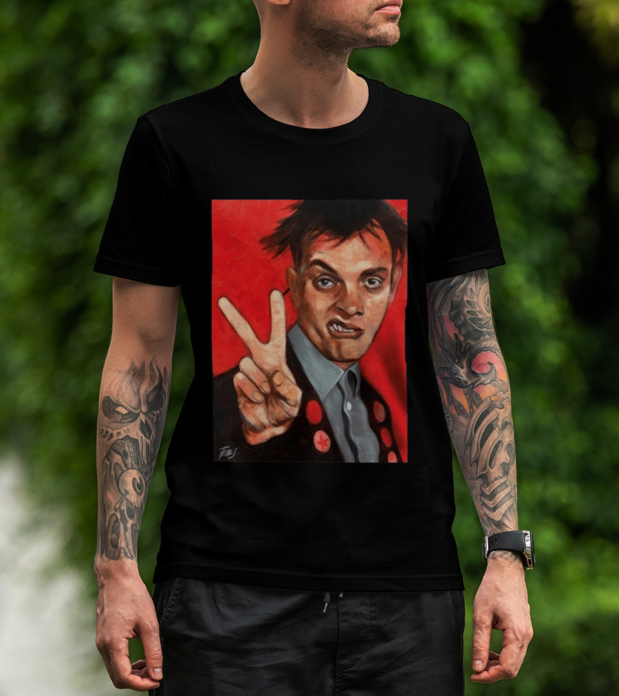 Chris Robinson Vivyan Rick Young Ones Portrait Two Finger Gesture T-Shirt