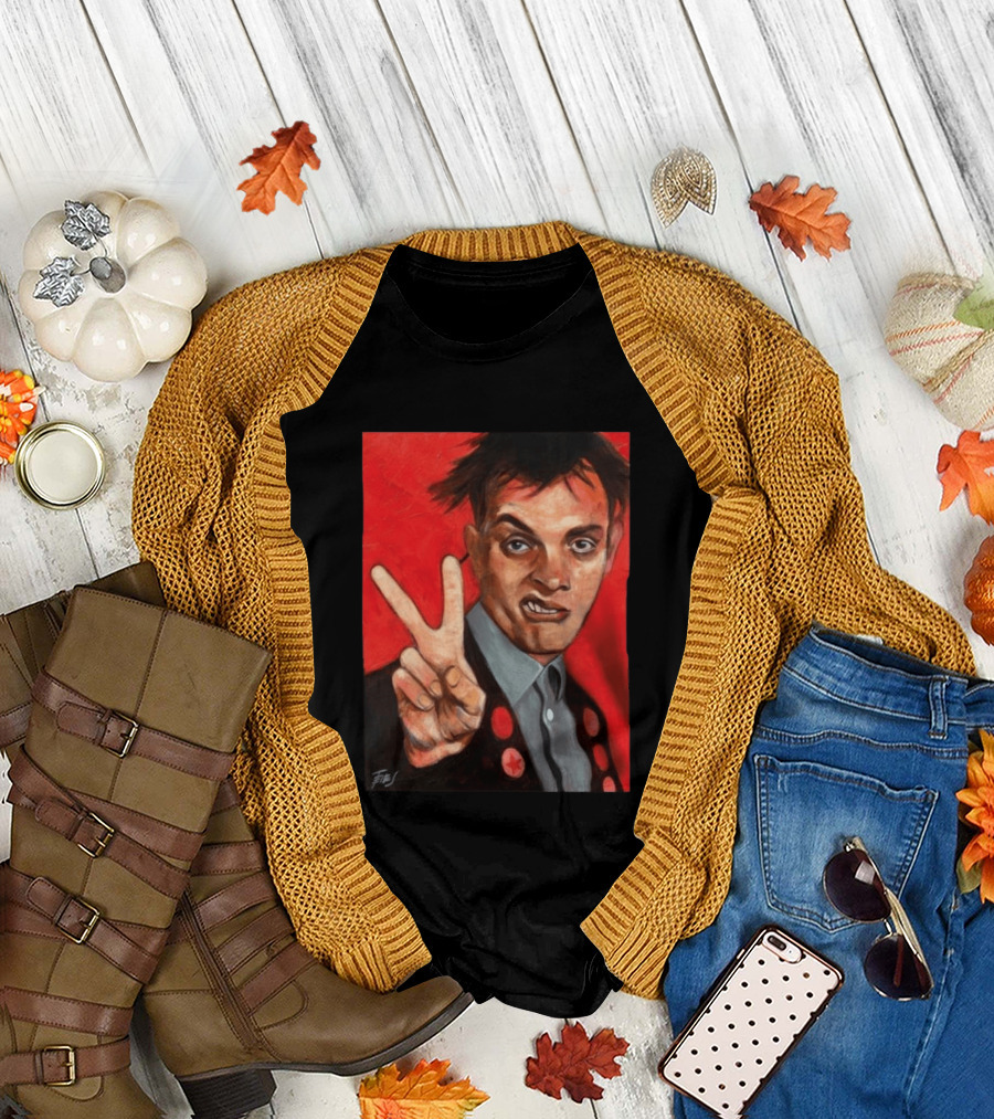 Chris Robinson Vivyan Rick Young Ones Portrait Two Finger Gesture T-Shirt