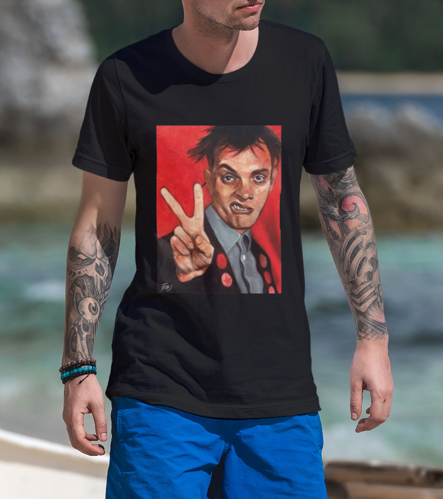 Chris Robinson Vivyan Rick Young Ones Portrait Two Finger Gesture T-Shirt