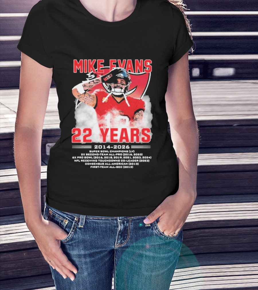 Mike Evans 22 Years 2014 2026 Red Jersey Salute Football Player T-Shirt