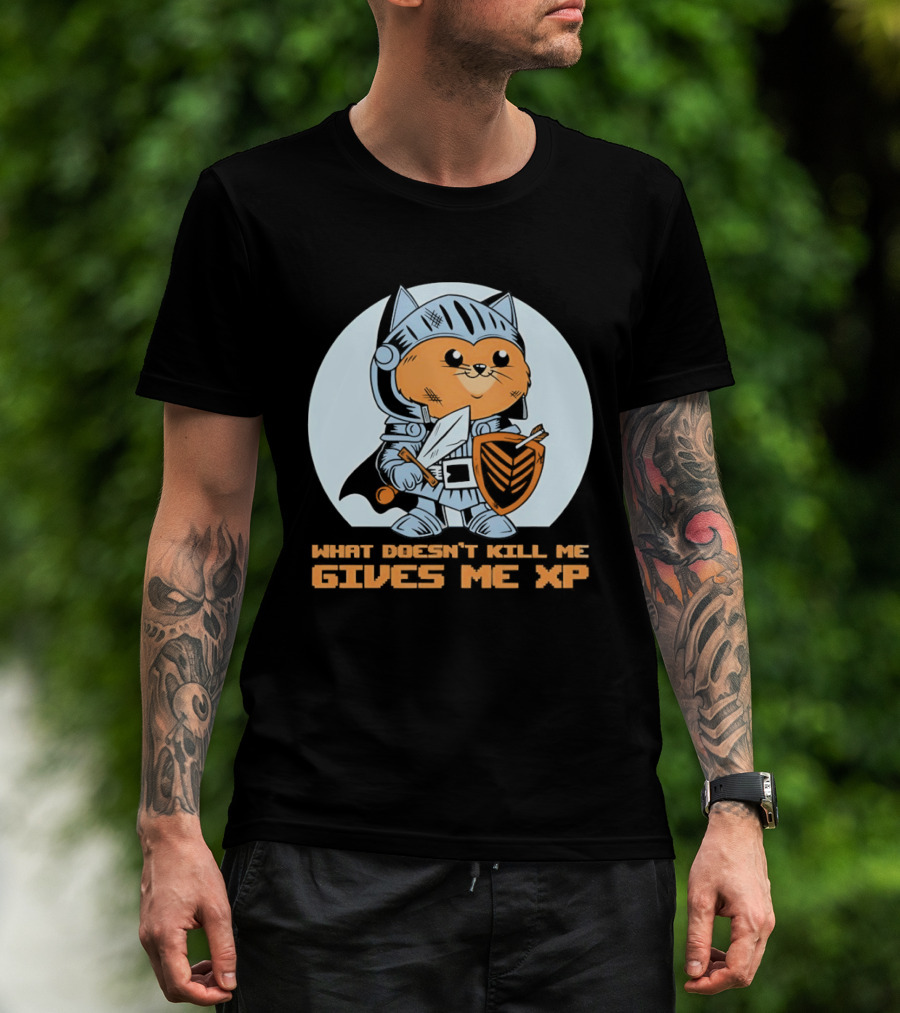 Knight Cat Holding Sword And Shield What Doesn't Kill Me Gives Me XP T-Shirt