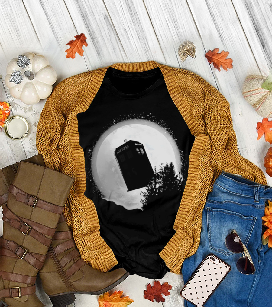 Tardis Doctor Who Moonlight Time Machine Iconic Sci Fi Police Box T-Shirt