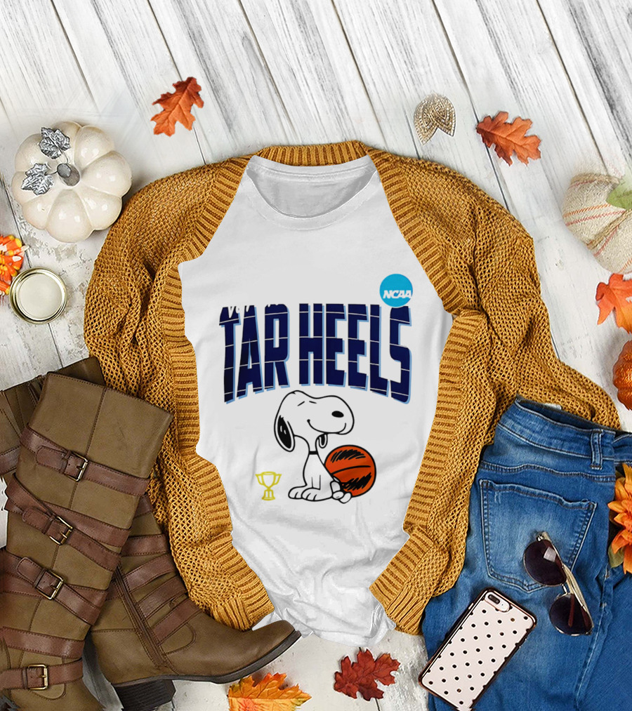 North Carolina Tar Heels Snoopy Basketball NCAA March Madness 2026 T-Shirt