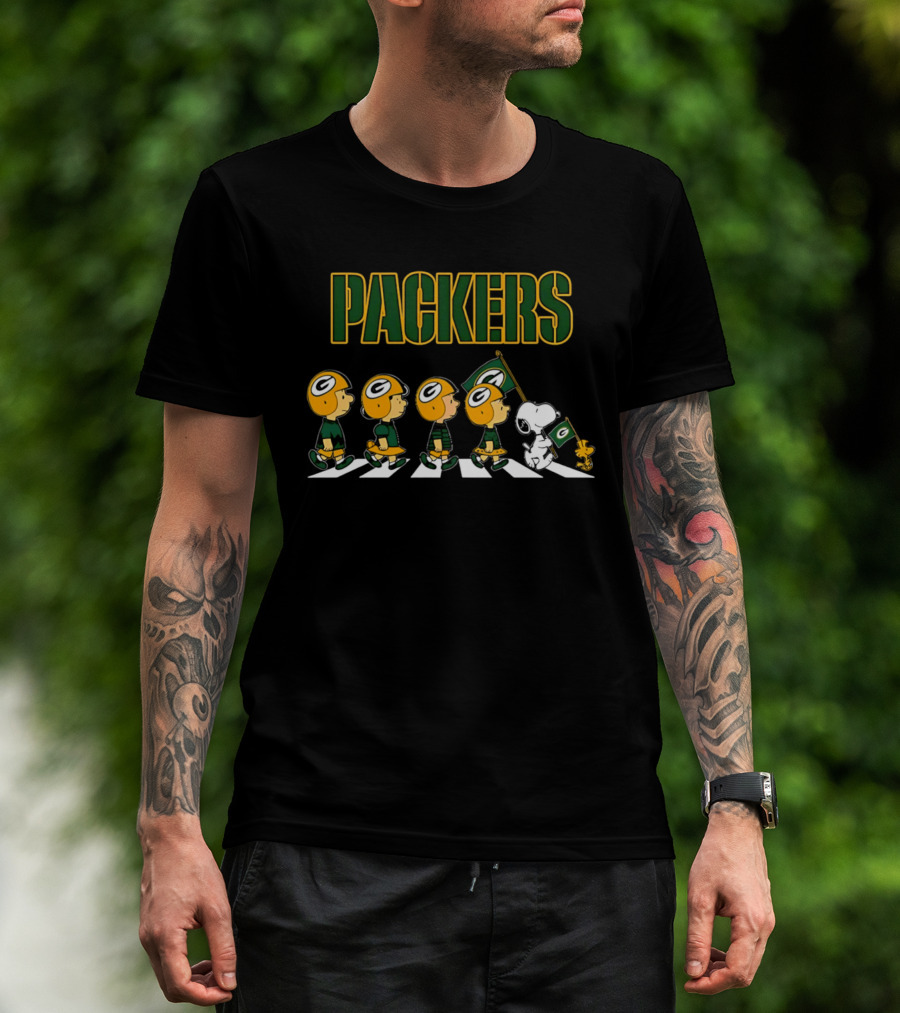 Peanuts Green Bay Packers Snoopy Woodstock Flag Walking T-Shirt