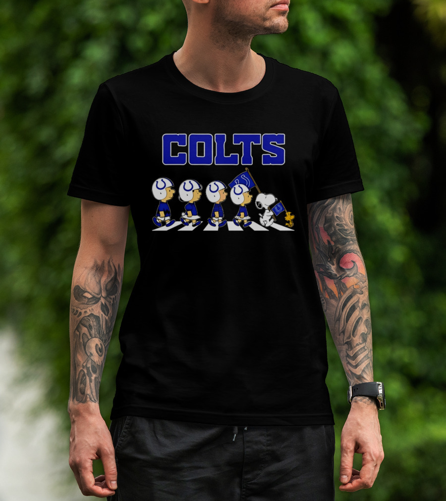 Peanuts Indianapolis Colts Snoopy Football Flag Crossing T-Shirt