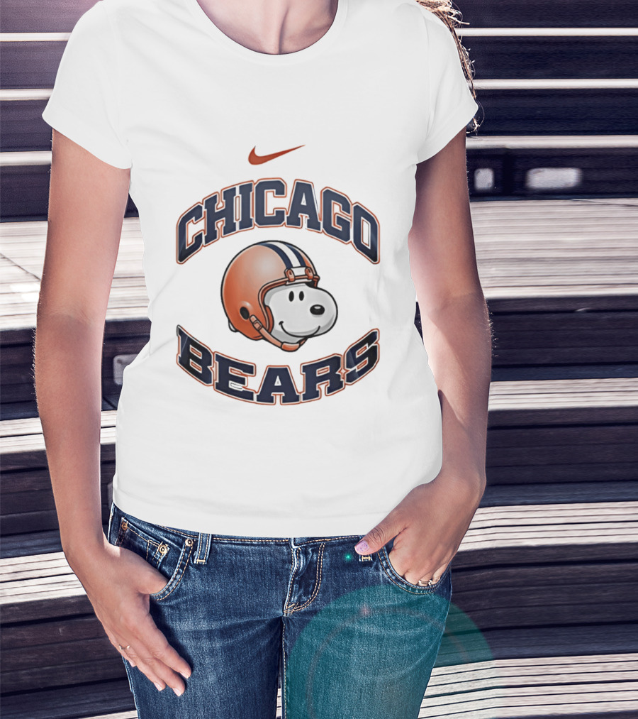 Nike Chicago Bears Snoopy Helmet T-Shirt