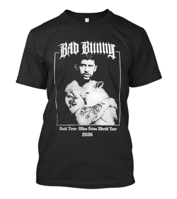 Bad Bunny Hugging Bunny Debi Tirar Mlas Fotos World Tour 2026 T-Shirt