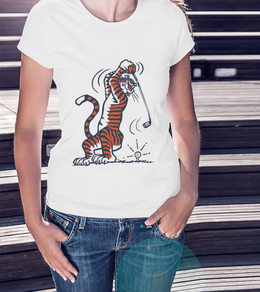 Auburn Tiger Swinging Golf Club Men's T-Shirt