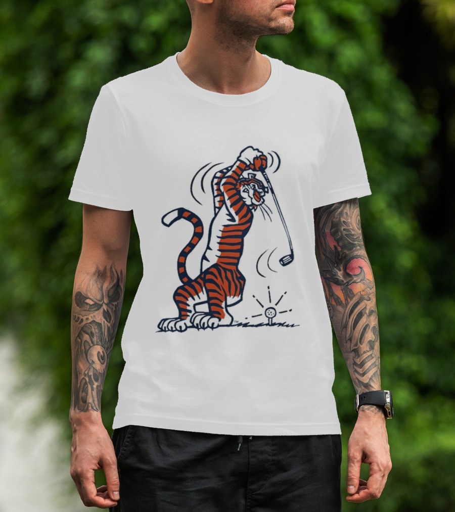 Auburn Tiger Swinging Golf Club Men's T-Shirt