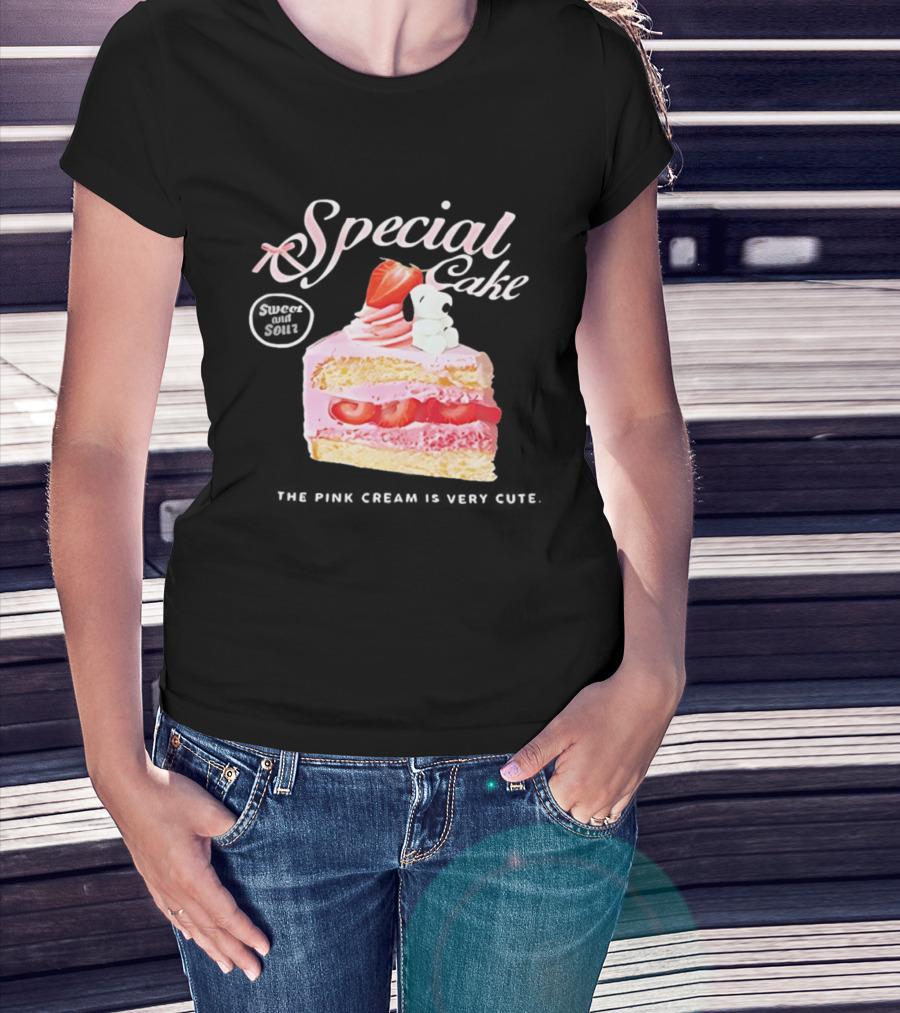 Special Cake Pink Cream With Strawberry And Snoopy T-Shirt
