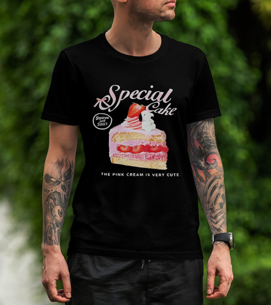 Special Cake Pink Cream With Strawberry And Snoopy T-Shirt