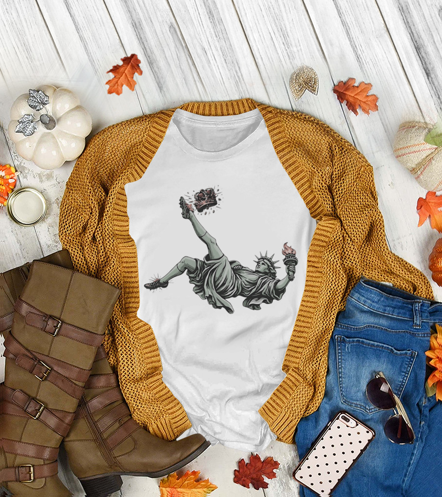 Statue of Liberty Toppling Crown No Kings T-Shirt