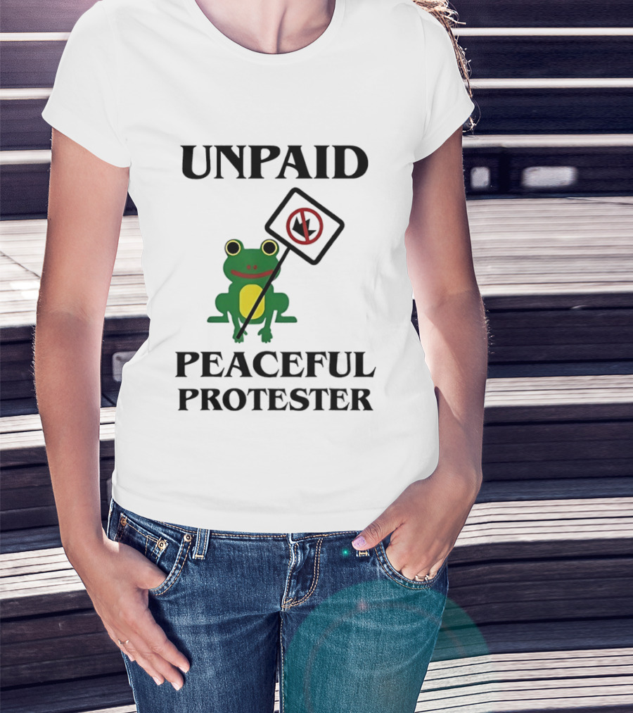 Unpaid Peaceful Protester Frog Holding No King Sign T-Shirt