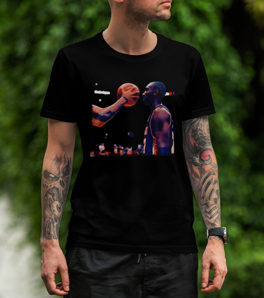 Kobe Bryant No Flinch Los Angeles Lakers Basketball Player Iconic Moment T-Shirt