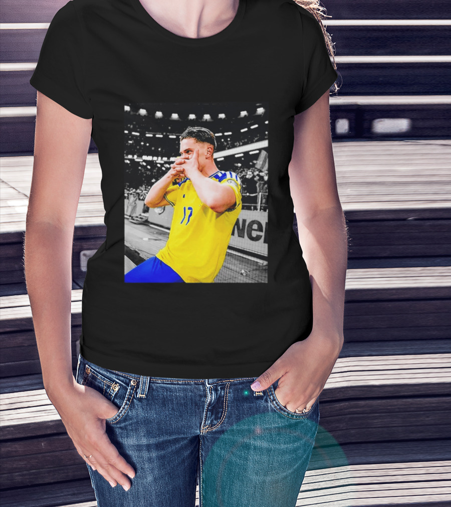 Viktor Gyokeres Sweden Yellow Soccer Jersey Celebration T-Shirt