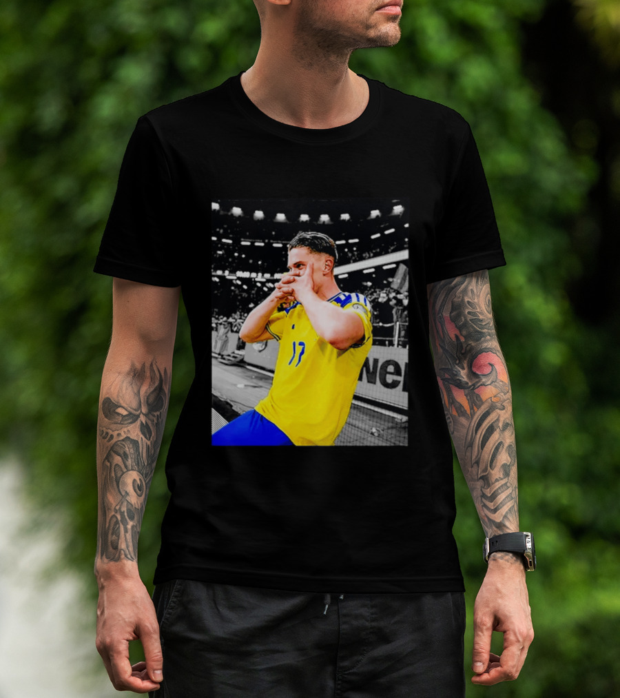 Viktor Gyokeres Sweden Yellow Soccer Jersey Celebration T-Shirt