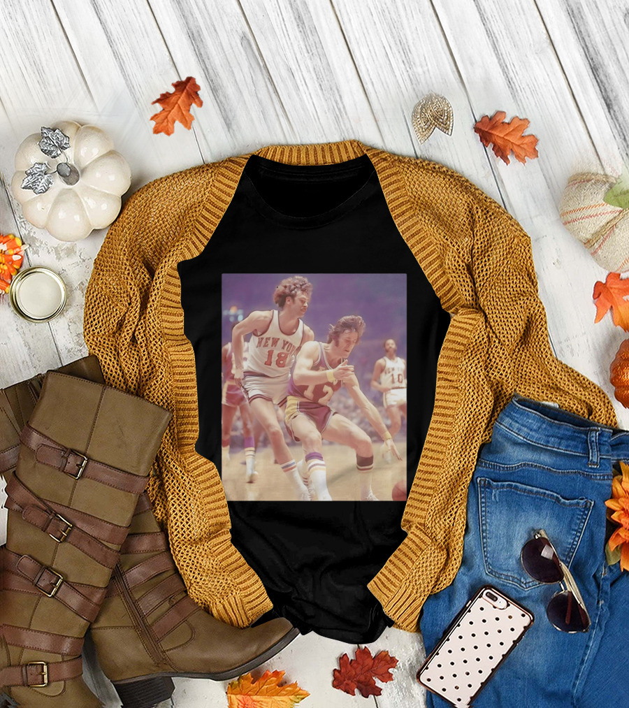 New York 18 vs Los Angeles 12 Iconic Basketball Legends Phil Jackson Pat Riley Action Moment T-Shirt