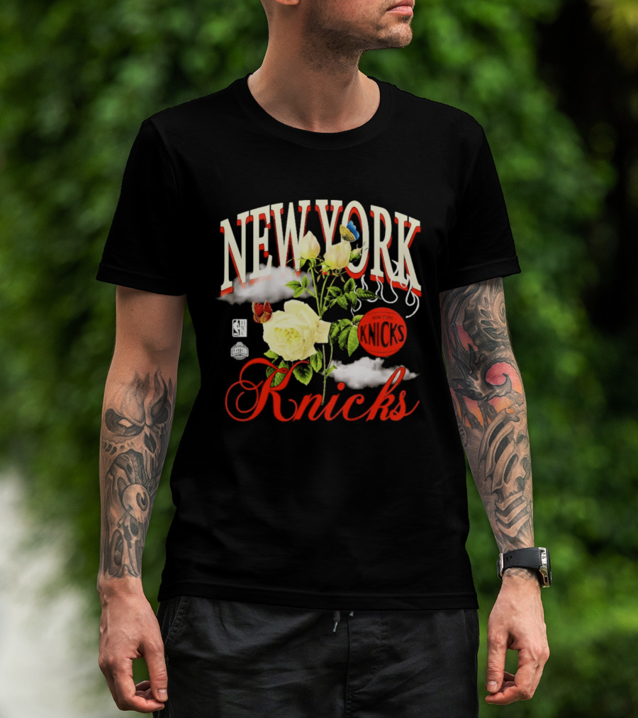 New York Knicks Floral Art With Butterflies And Roses T-Shirt