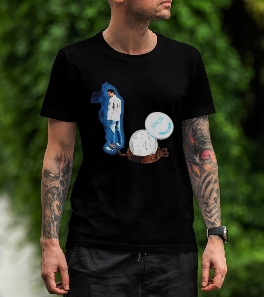 A Snus Gekettet Meme With Snus Tin And Chain T-Shirt